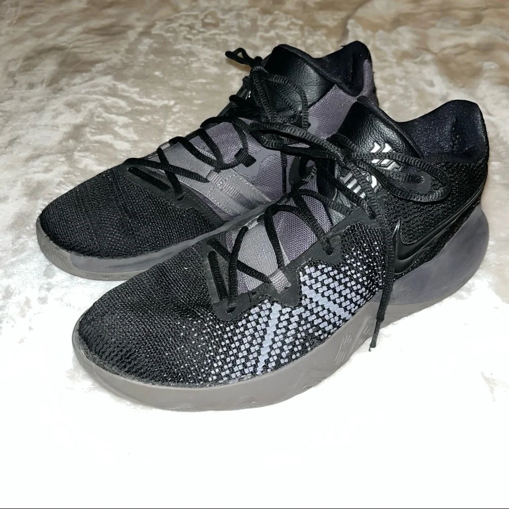 Nike Kyrie Flytrap Black Shoes, size 11 - Picture 2 of 10
